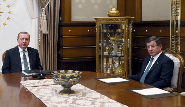 Давутоглу поднео оставку